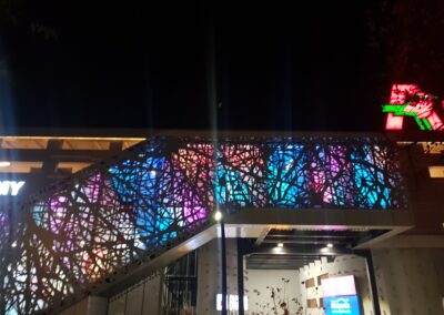 Oświetlenie fasady galerii oprawami RGB Wall Washer METRO24